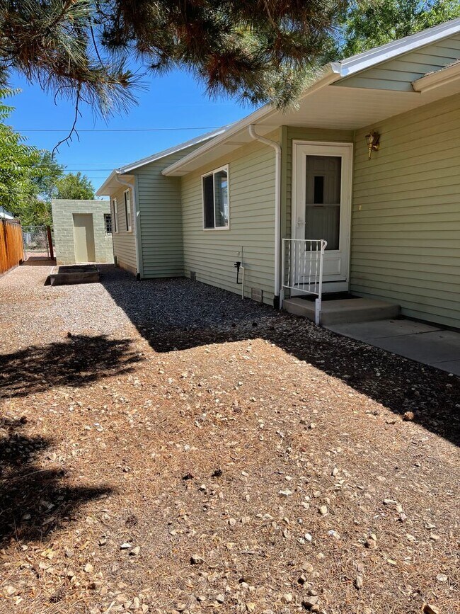 827 Beech Ave in Canon City, CO - Building Photo - Building Photo