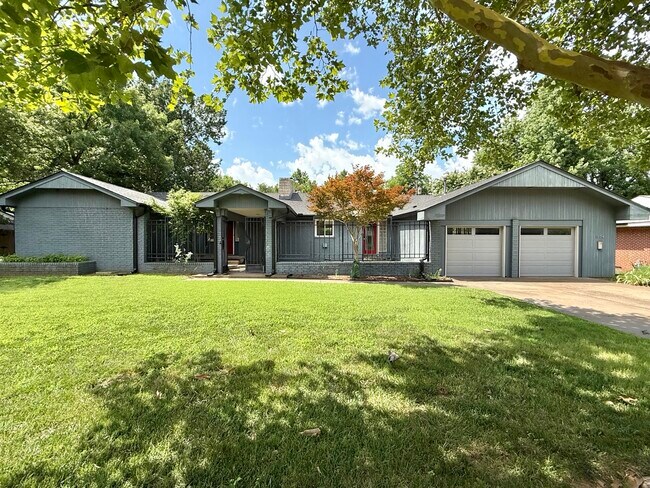 1004 Brookside Dr