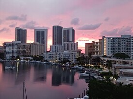 400 Golden Isles Dr in Hallandale Beach, FL - Building Photo