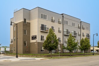 Urban Crossing Apartments in Fargo, ND - Building Photo - Building Photo