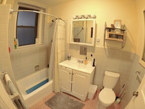 1642 Beacon St, Unit 14 in Brookline, MA - Building Photo - Building Photo