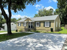 204 SE Lakewood Dr in Marietta, GA - Building Photo