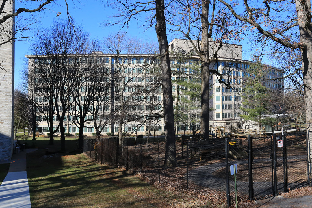 Weinberg Manor East in Baltimore, MD - Building Photo