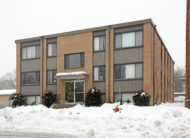 Meadowview Apartments in Savage, MN - Foto de edificio - Building Photo