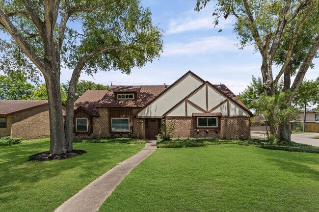 427 Whitecap Dr in El Lago, TX - Building Photo - Building Photo
