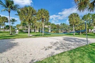 5219 Palmbrooke Cir in West Palm Beach, FL - Building Photo - Building Photo