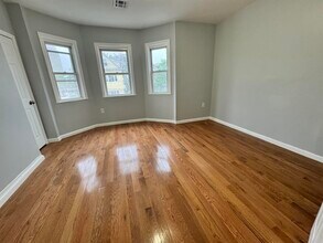 30 E 49th St in Bayonne, NJ - Building Photo - Building Photo