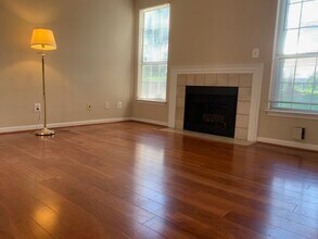 20303 Beechwood Ter, Unit 103 in Ashburn, VA - Building Photo - Building Photo