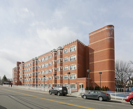 Linden Knolls in Hempstead, NY - Building Photo - Building Photo