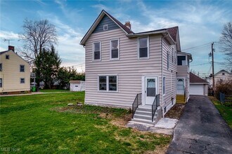 10501 Park Heights Ave in Garfield Heights, OH - Building Photo - Building Photo