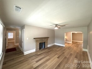 833 Mohigan St in Charlotte, NC - Building Photo - Building Photo