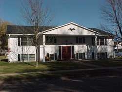 J And K Manor in Mobridge, SD - Foto de edificio