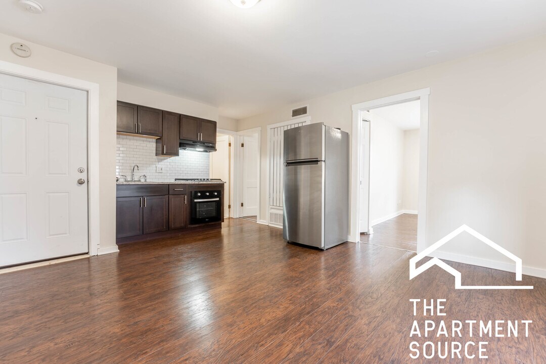 1503 W Fullerton Ave, Unit 2f in Chicago, IL - Building Photo