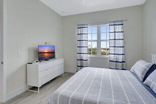 15901 Royal Pointe Ln in Ft. Myers, FL - Building Photo