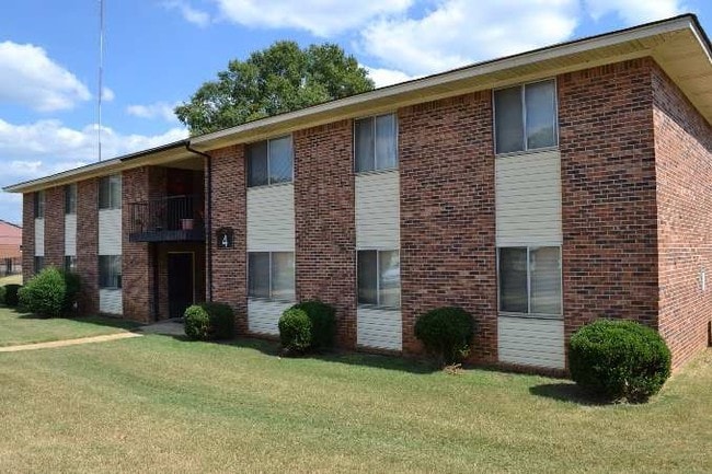 Albany Acres Apartments in New Albany, MS - Foto de edificio - Building Photo