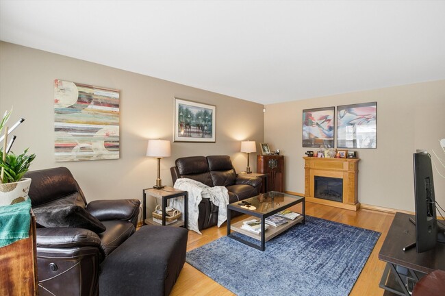 5363 N Mont Clare Ave in Chicago, IL - Building Photo - Building Photo