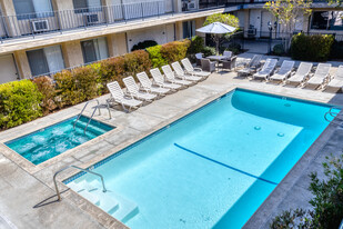 Meridian Court Apartments at Tarzana