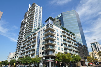 Allegro Towers in San Diego, CA - Building Photo - Building Photo