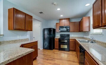 6801 Baythorne Dr in Austin, TX - Building Photo - Building Photo