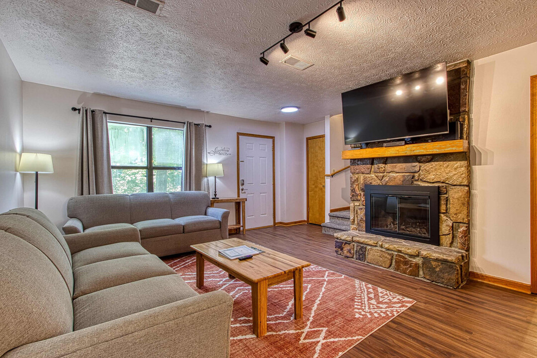 3729 Plaza Way-Unit -ID1043897P in Pigeon Forge, TN - Building Photo