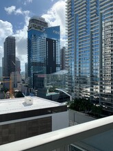 500 Brickell Ave, Unit 2203 in Miami, FL - Foto de edificio - Building Photo