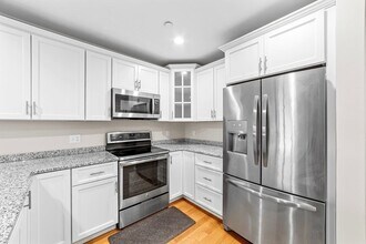 2 Manor Ter in Lexington, MA - Building Photo - Building Photo