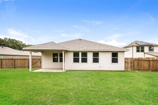 11061 Patriot Ct in Cleveland, TX - Building Photo