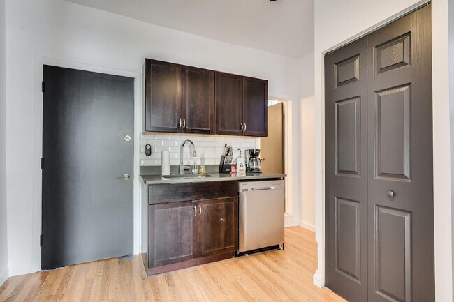 1519 W Superior St in Chicago, IL - Building Photo - Building Photo