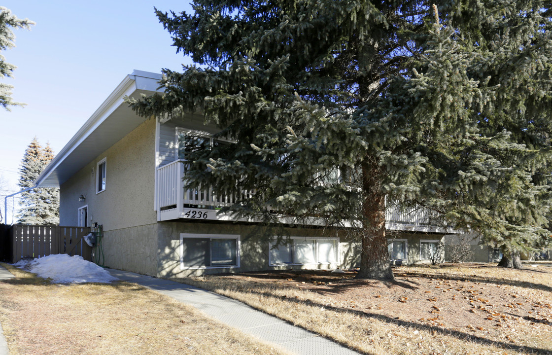 4234 40th Ave NW in Calgary, AB - Building Photo