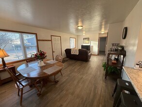 320 W Barnes St in Lewistown, MT - Building Photo - Building Photo