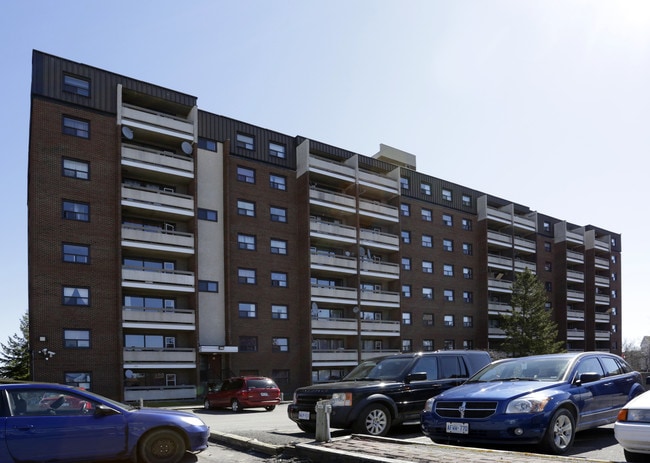 2840 Baycrest Drive in Ottawa, ON - Building Photo - Building Photo