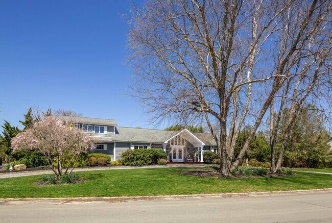 property at 12 Pheasant Cove Ct