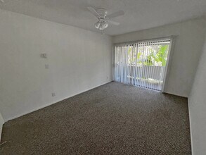 415 E Cedar Ave in Burbank, CA - Foto de edificio - Building Photo
