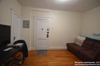 1661 Commonwealth Ave, Unit 1661 Commonwealth Ave in Boston, MA - Building Photo - Building Photo