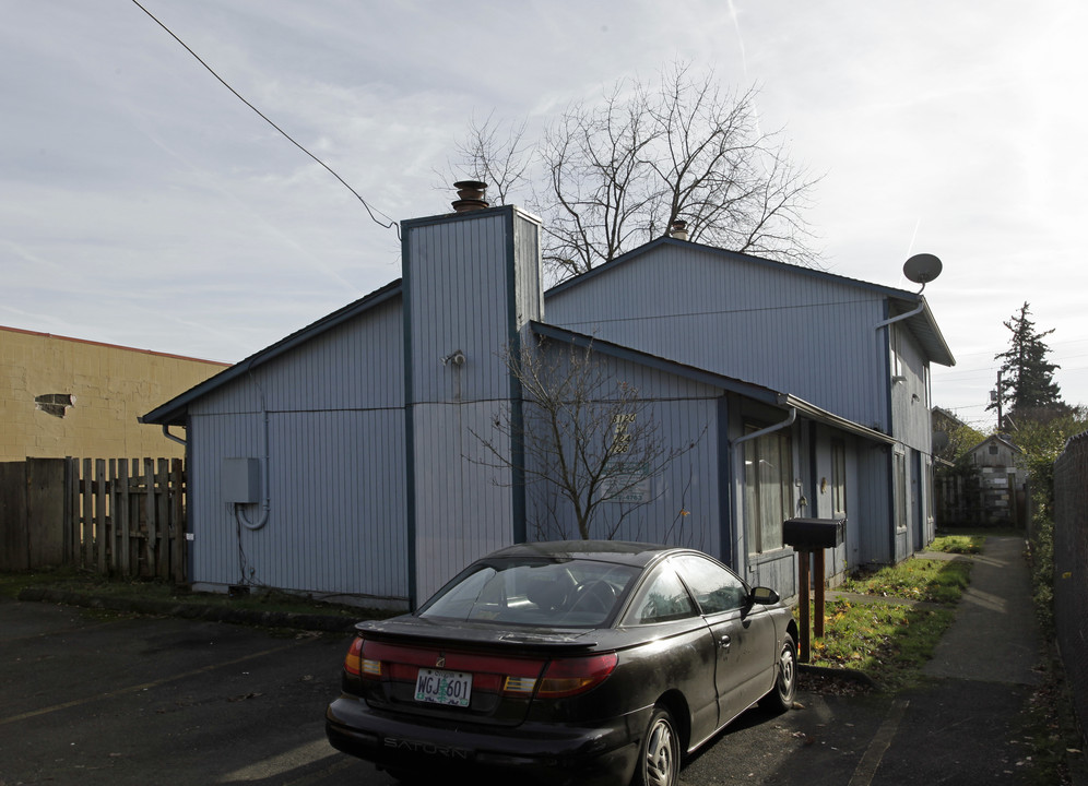 8120-8126 SE Ramona St in Portland, OR - Building Photo