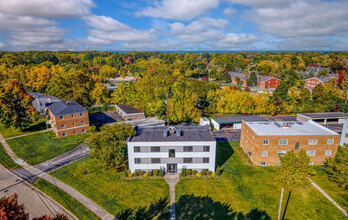 1673 Southbend Dr in Rocky River, OH - Foto de edificio - Building Photo