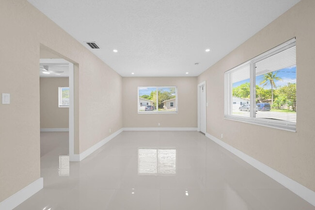 832 NE 12th Ave in Pompano Beach, FL - Building Photo - Building Photo