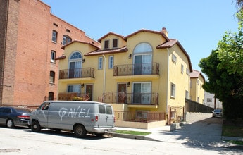 810 S Gramercy Pl in Los Angeles, CA - Foto de edificio - Building Photo