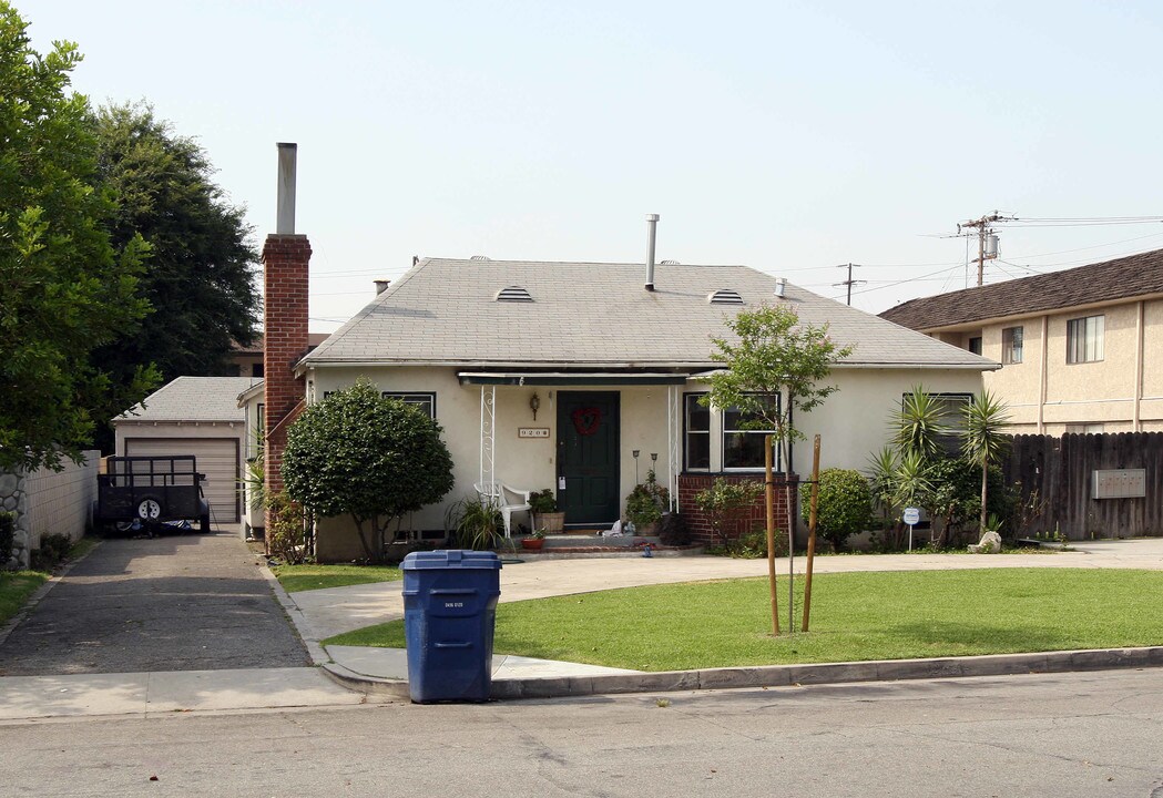 920 W Olive Ave in Monrovia, CA - Foto de edificio