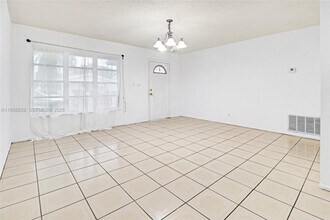 5718 NW 66th Ave in Tamarac, FL - Building Photo - Building Photo