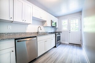 7475 School Ave in Dundalk, MD - Building Photo