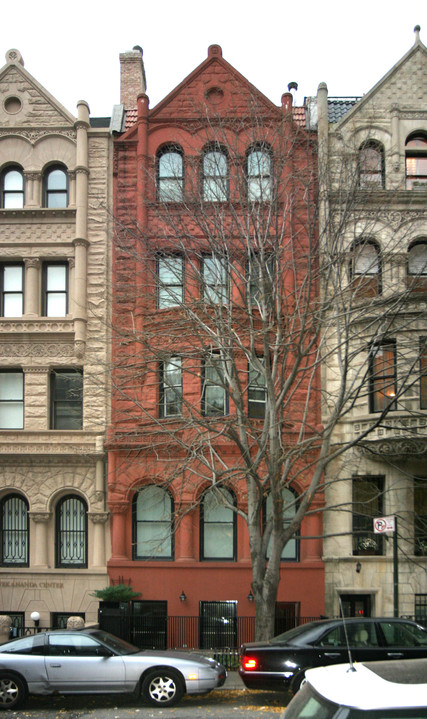 21 E 94th St in New York, NY - Building Photo