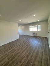 15029 Burbank Blvd in Los Angeles, CA - Building Photo - Building Photo