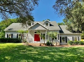 8189 Sandpiper Rd in Ft. Myers, FL - Building Photo