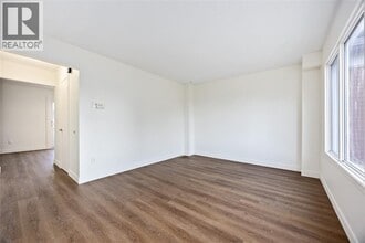 82 Finch Dr in Sarnia, ON - Building Photo - Building Photo