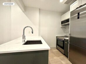 23 Avenue B in New York, NY - Foto de edificio - Building Photo