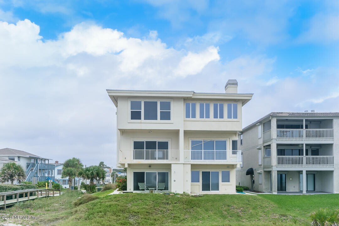 1626 Strand St in Neptune Beach, FL - Building Photo
