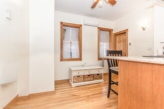 102 Myrtle St, Unit 9 in Boston, MA - Foto de edificio - Building Photo