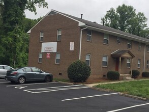 Ogburn Apartments in Winston-Salem, NC - Foto de edificio - Building Photo