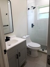 2489 SW 27th St in Miami, FL - Building Photo - Building Photo